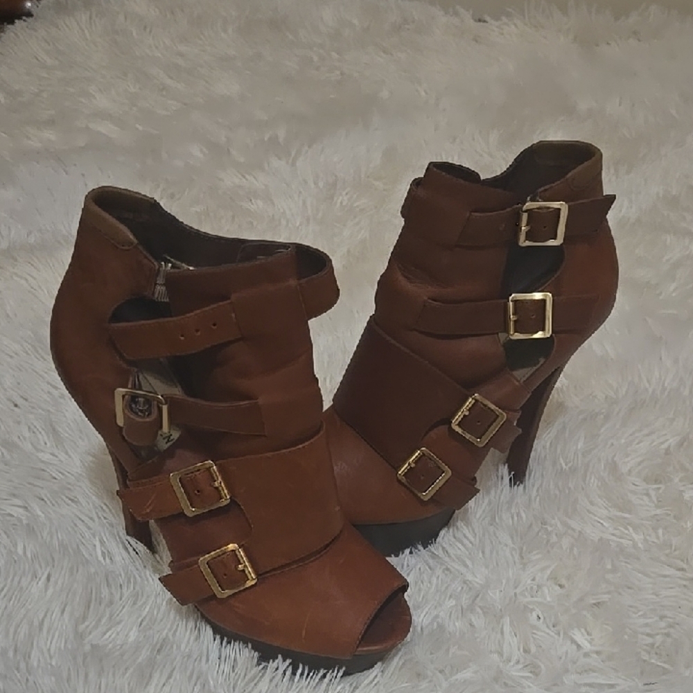 Steve Madden Tan Multi-Buckle Heeled Boots